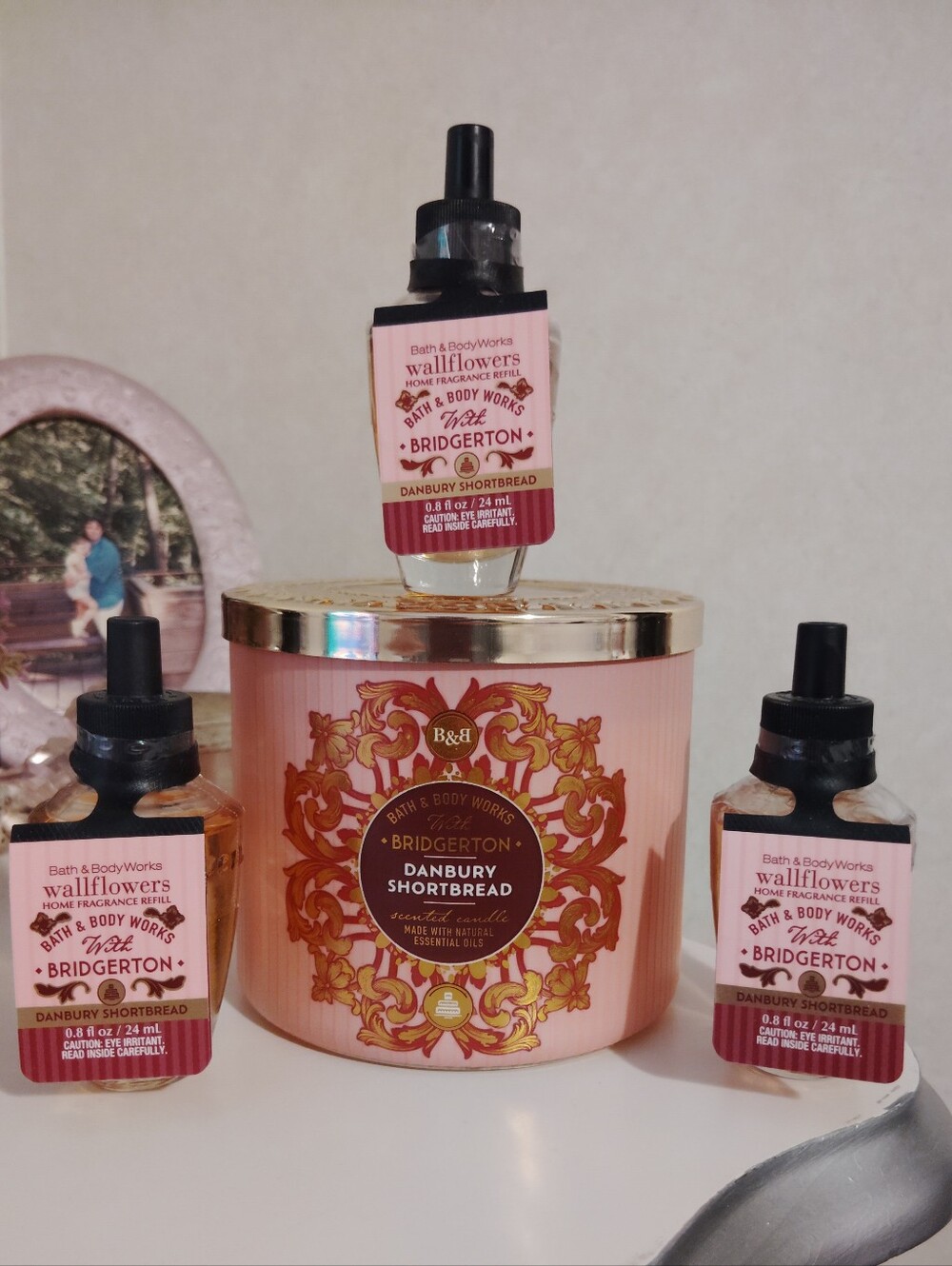 Rare New Bath & Body Works Bridgerton Danbury Shortbread Candle +Wallflowers Set